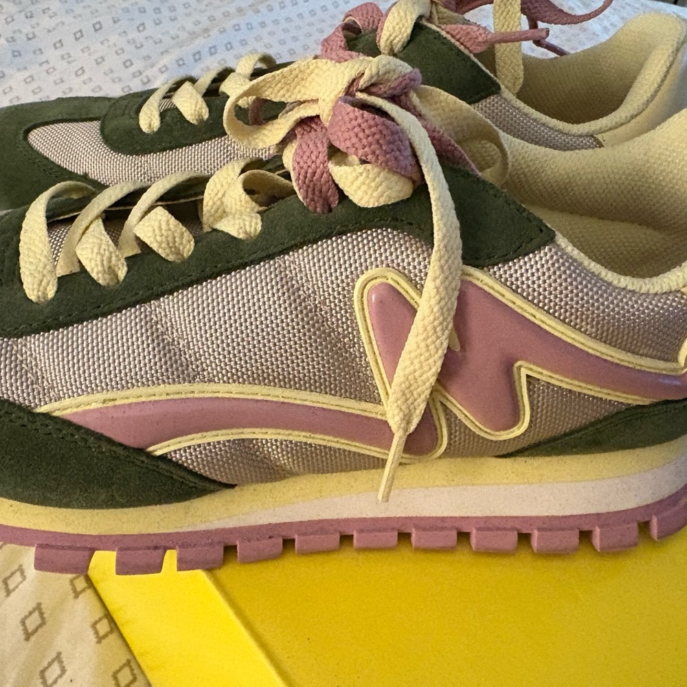 Stylish Women's Sneakers in Green and Pink Marc Jacobs the jogger